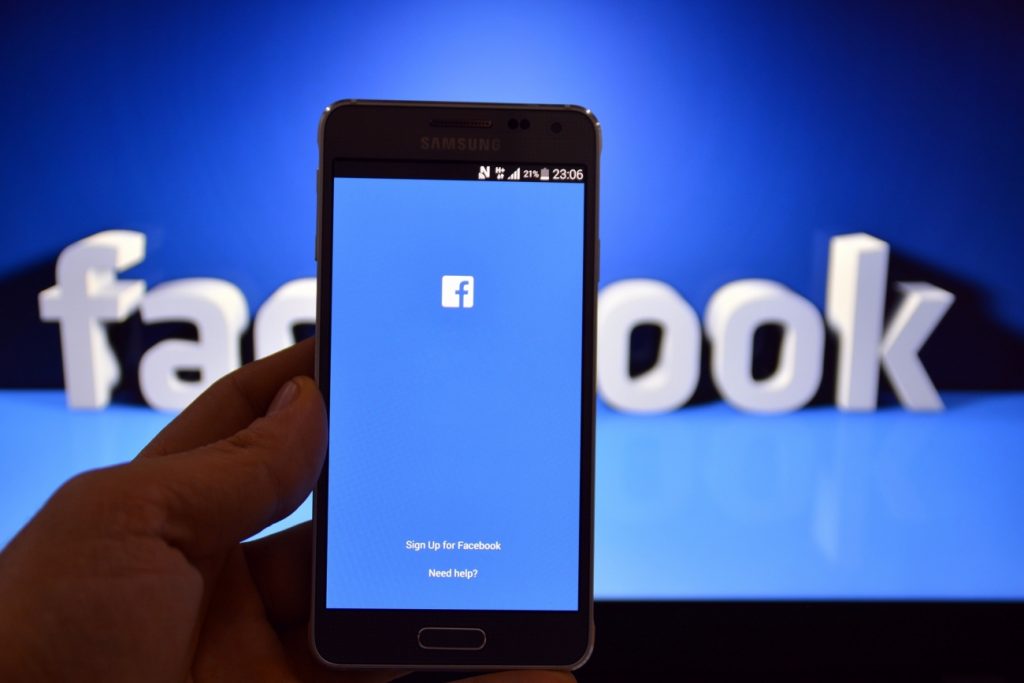 How To Spy On Someones Facebook Messages Without Touching Their Cell Phone