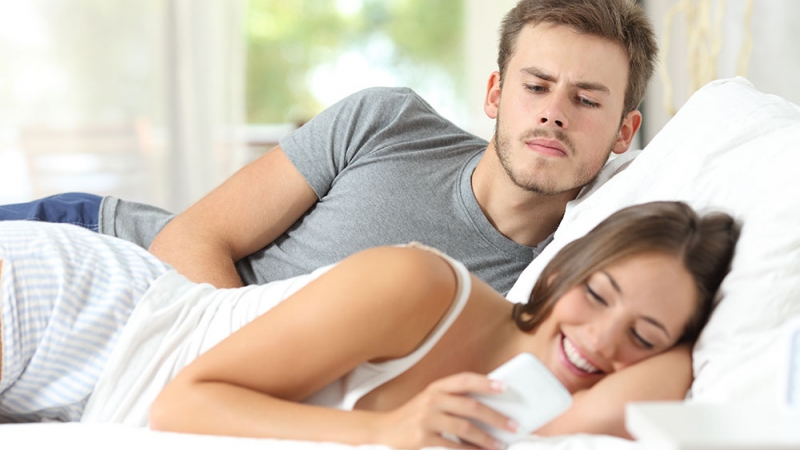 Best Way to Spy on your Girlfriend's Phone