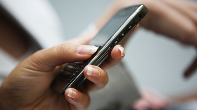 How to spy on text messages without installing software on a target phone