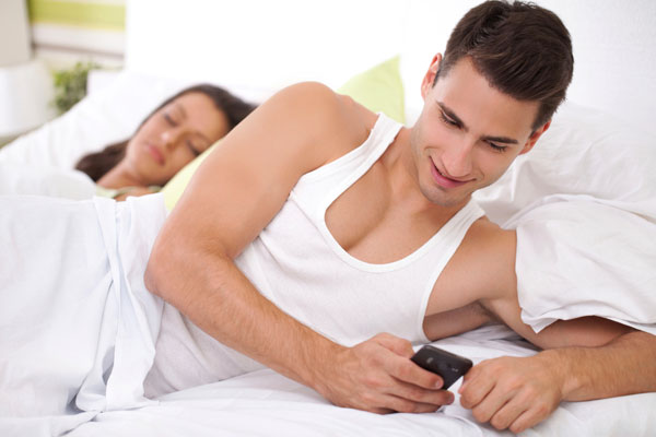 How to hack on Boyfriend's Phone without touching cell phone