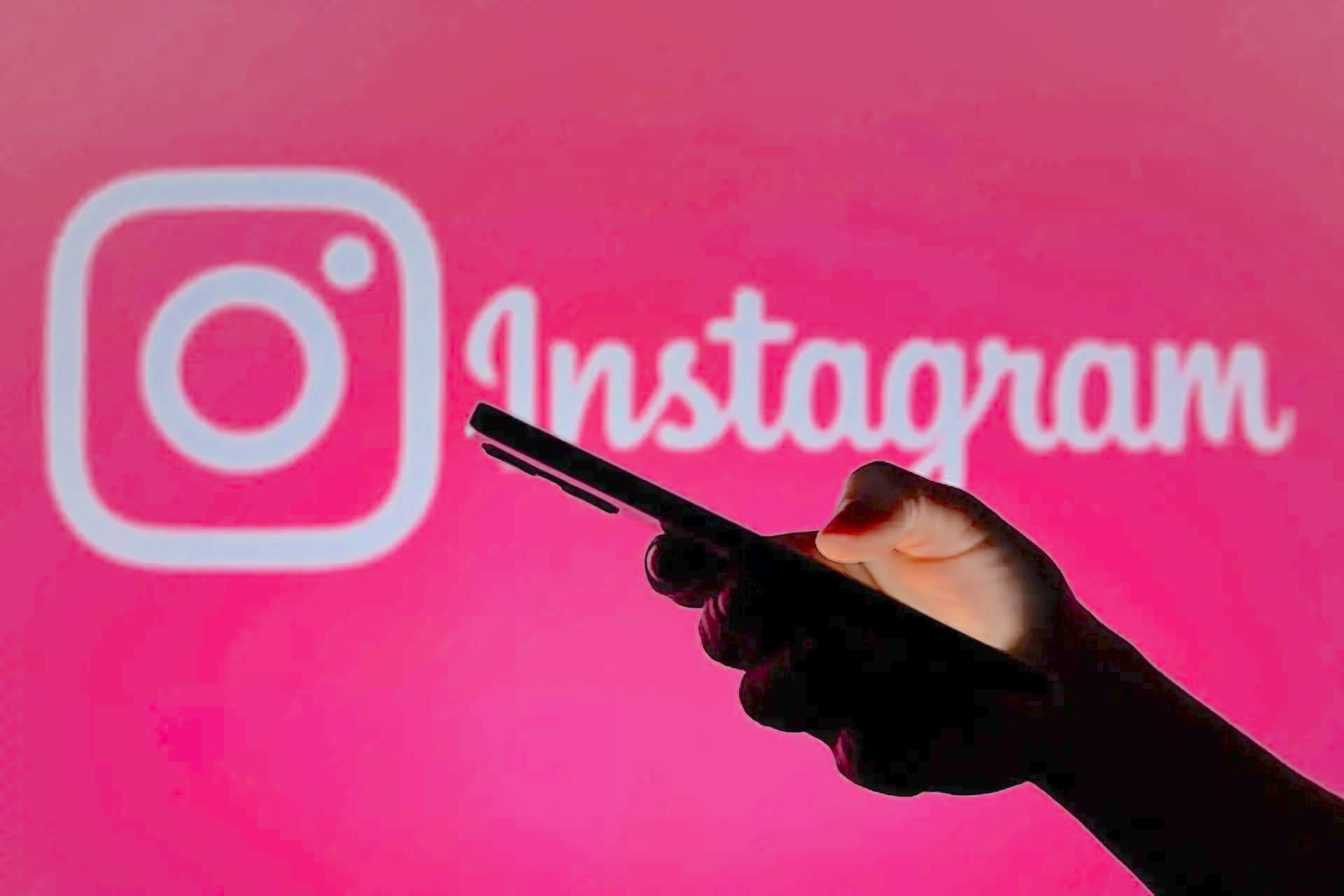 User trying to recover Instagram account on smartphone