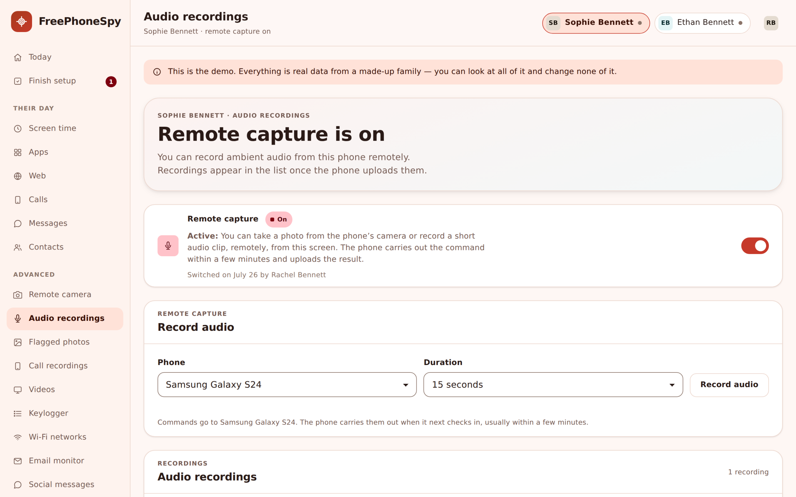 Audio captures listed in the FreePhoneSpy web panel with timestamps and short clip lengths