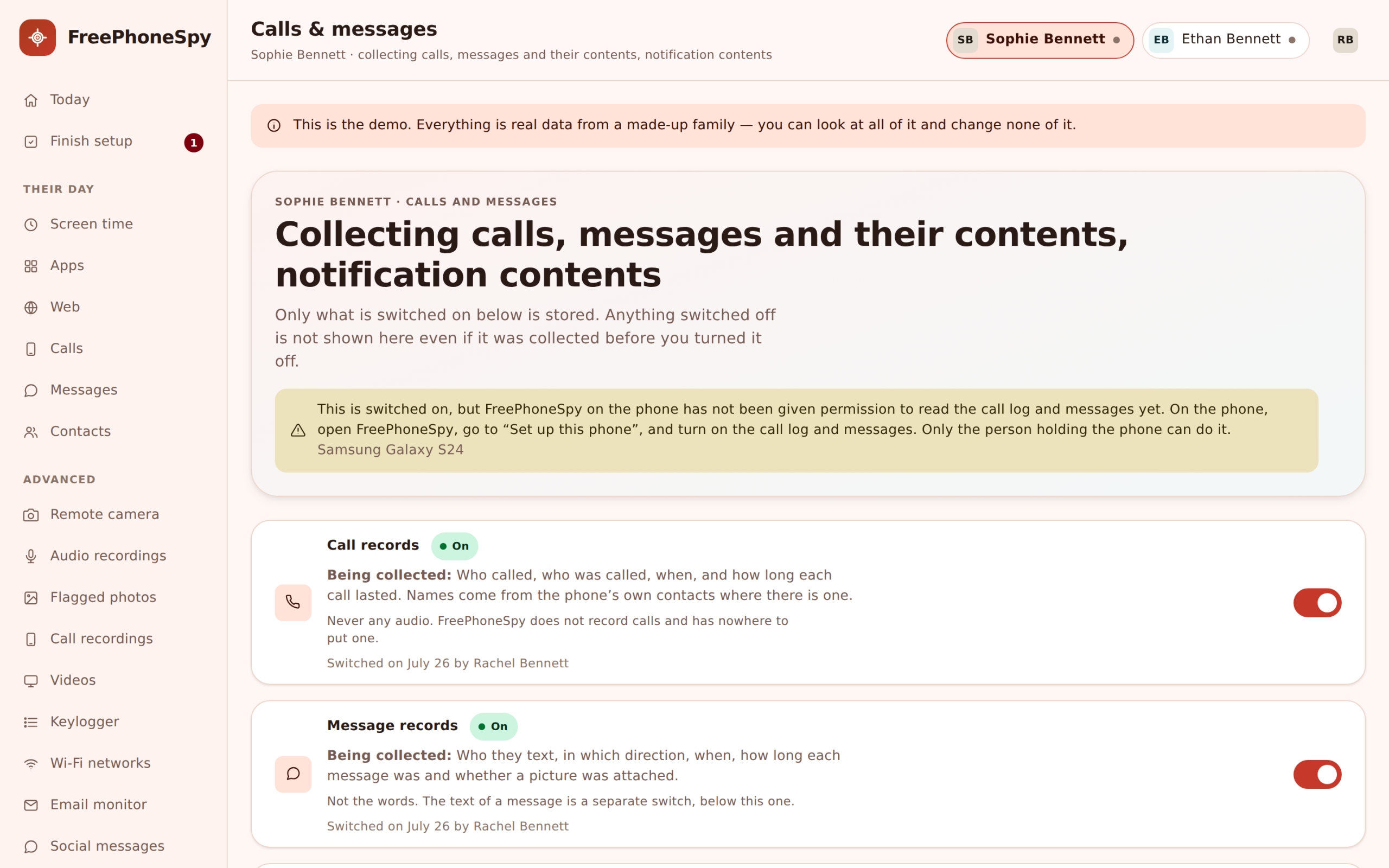 A notification with a flagged phrase highlighted in the FreePhoneSpy panel next to the app it came from